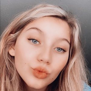 Meet your Posher, Kendra